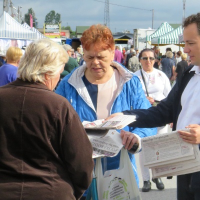 Przedstawiciele Nowej Lewicy w Nowym Mieście n/Pilicą [targowisko]